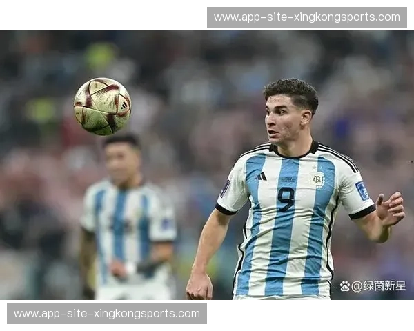 阿根廷演练阿尔瓦雷斯反越位跑位,斯卡洛尼破解造越位战术 阿根廷演练阿尔瓦雷斯反越位跑位,斯卡洛尼破解造越位战术